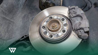 علت قفل کردن ترمز خودرو و گیر کردن چرخها | آموزش عیبیابی، نشانهها و هزینه تعمیر ۱۴۰۴–۱۴۰۵