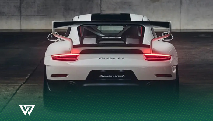 نام Flachbau RS از کدام میراث پورشه می‌آید؟