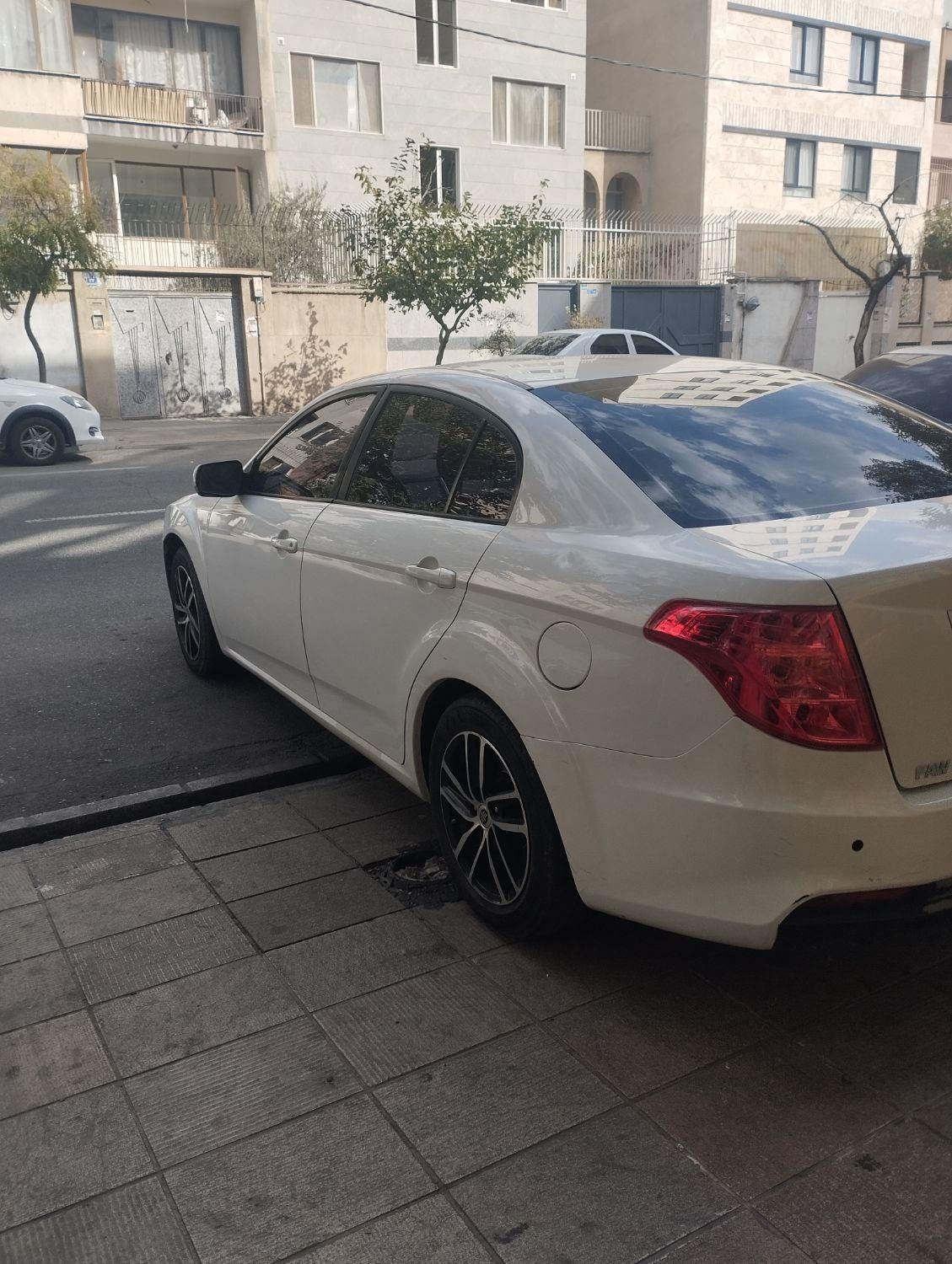 بسترن B50F اتوماتیک - 2015