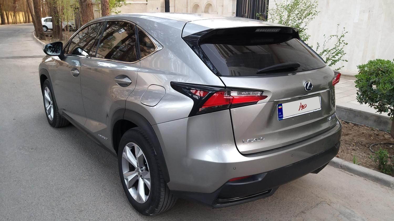 لکسوس NX هیبرید 300H - 2015