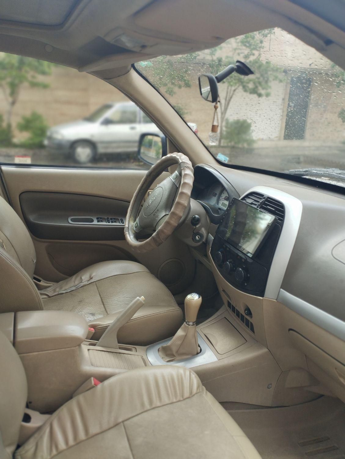 ام وی ام X33 دنده‌ای ساده - 2012
