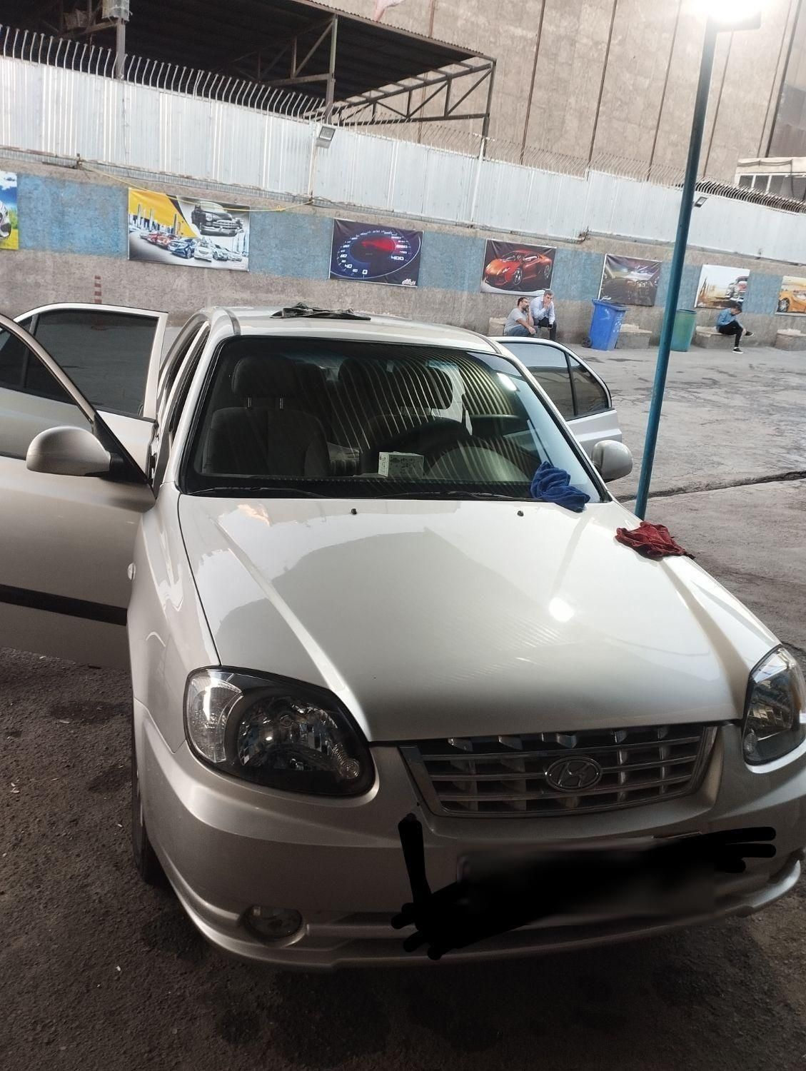 هیوندای ورنا دنده‌ ای - 2004