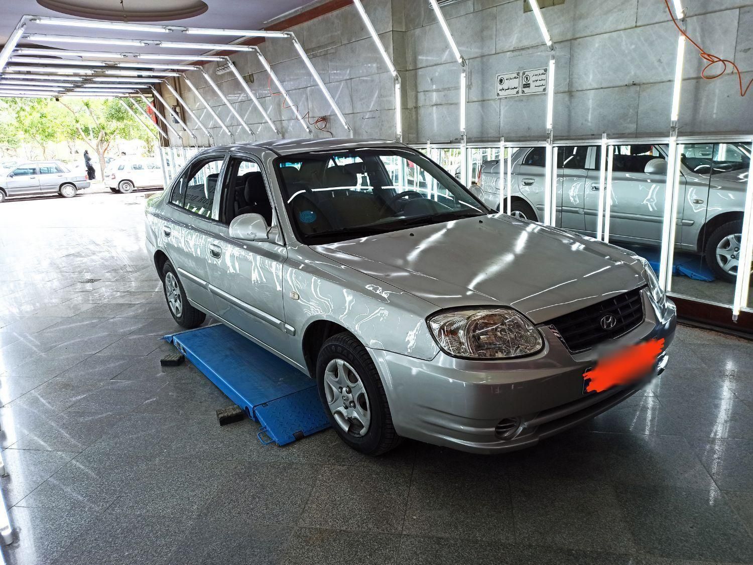 هیوندای ورنا دنده‌ ای - 2005