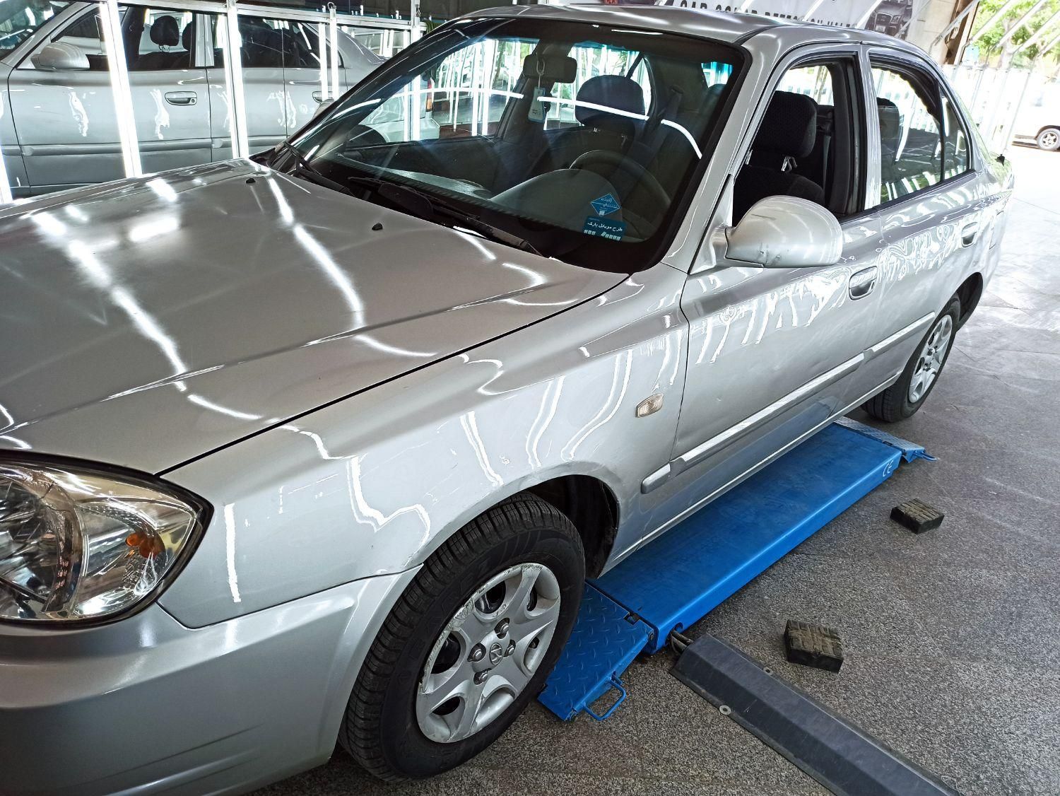 هیوندای ورنا دنده‌ ای - 2005