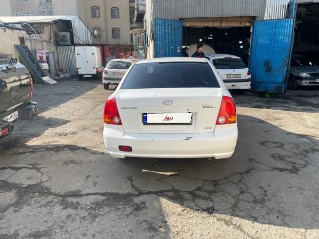 هیوندای ورنا دنده‌ ای - 2004