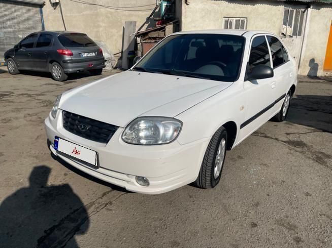 هیوندای ورنا دنده‌ ای - 2004