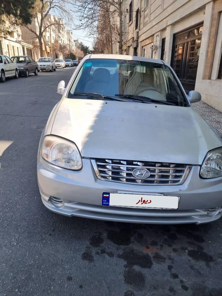 هیوندای ورنا دنده‌ ای - 2004