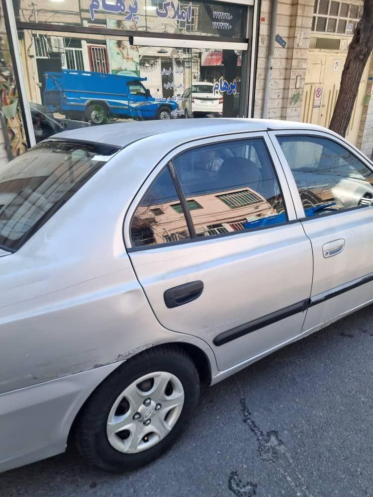 هیوندای ورنا دنده‌ ای - 2004