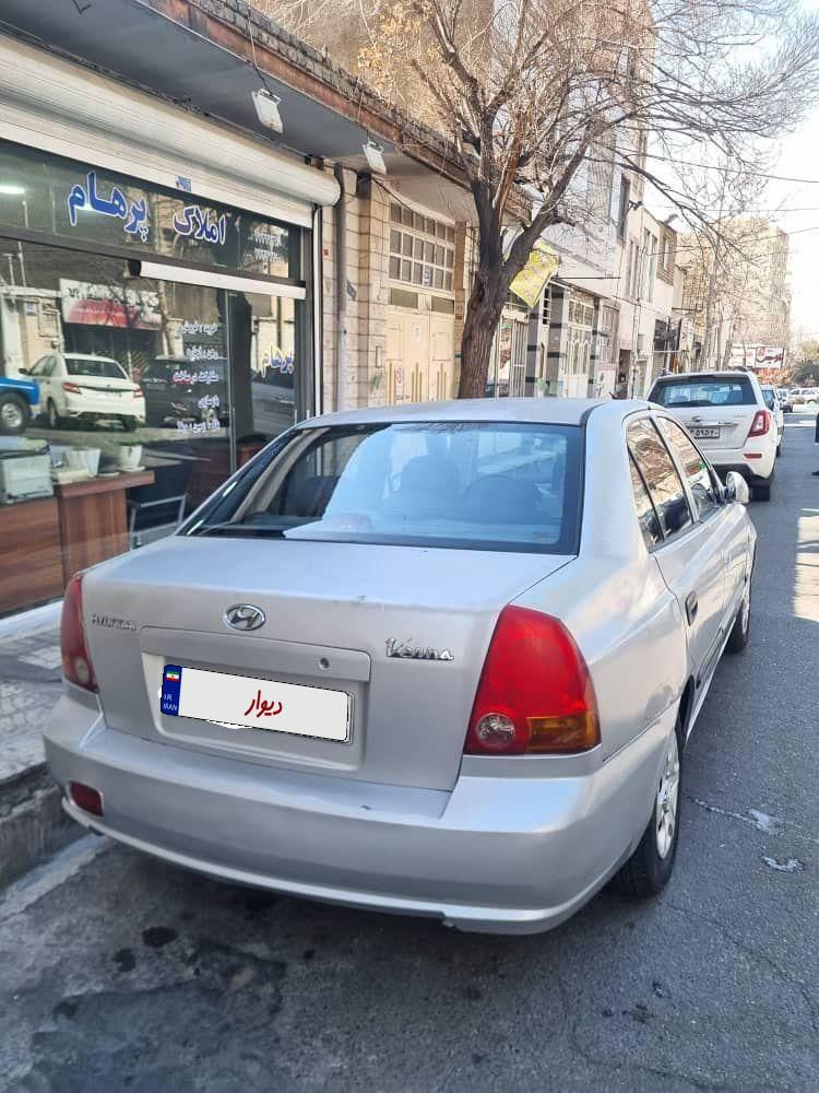 هیوندای ورنا دنده‌ ای - 2004