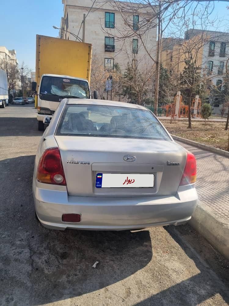 هیوندای ورنا دنده‌ ای - 2004