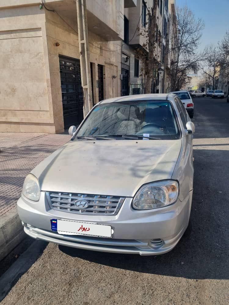 هیوندای ورنا دنده‌ ای - 2004