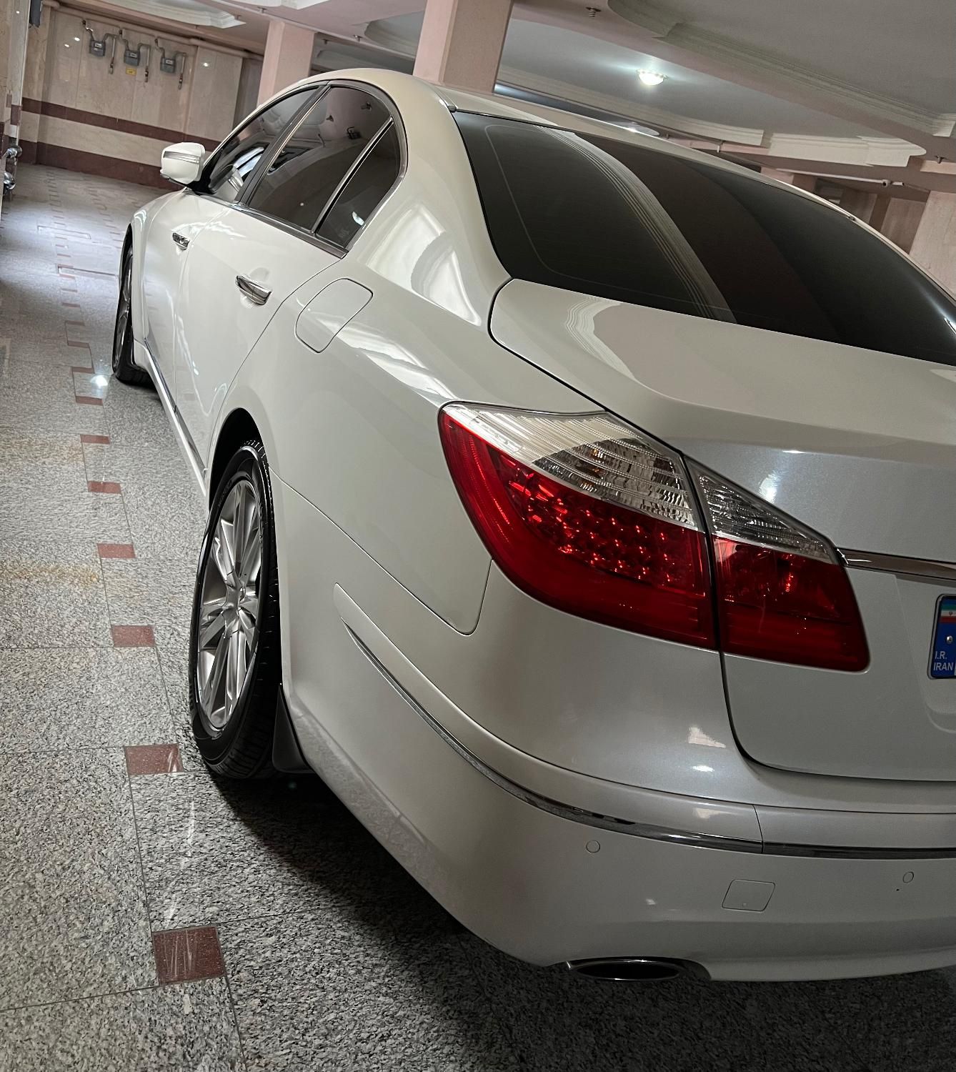 هیوندای جنسیس فول - 2010