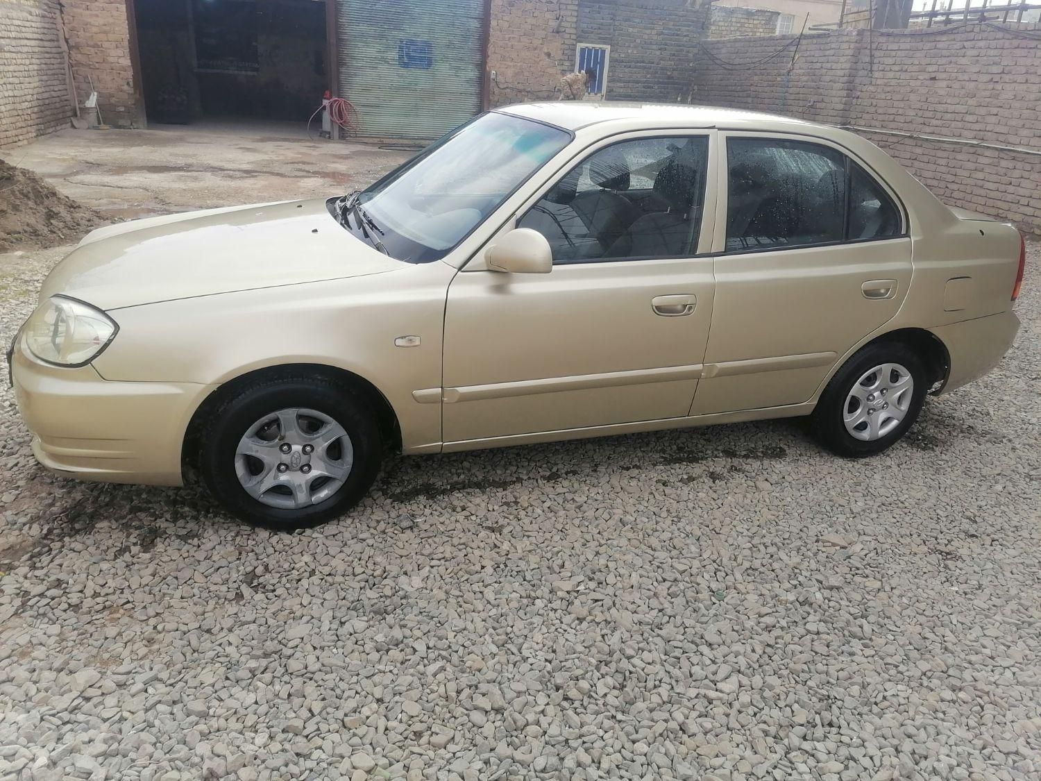 هیوندای ورنا دنده‌ ای - 2004