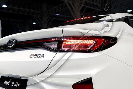 کی ام سی EJ7 142 کیلووات - 2024