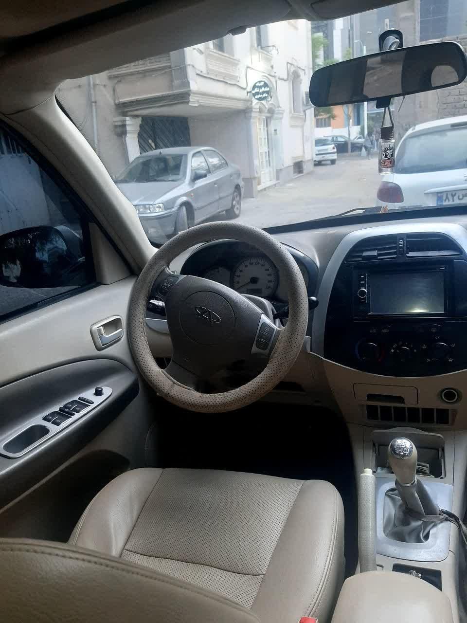 ام وی ام X33 دنده‌ای ساده - 2011