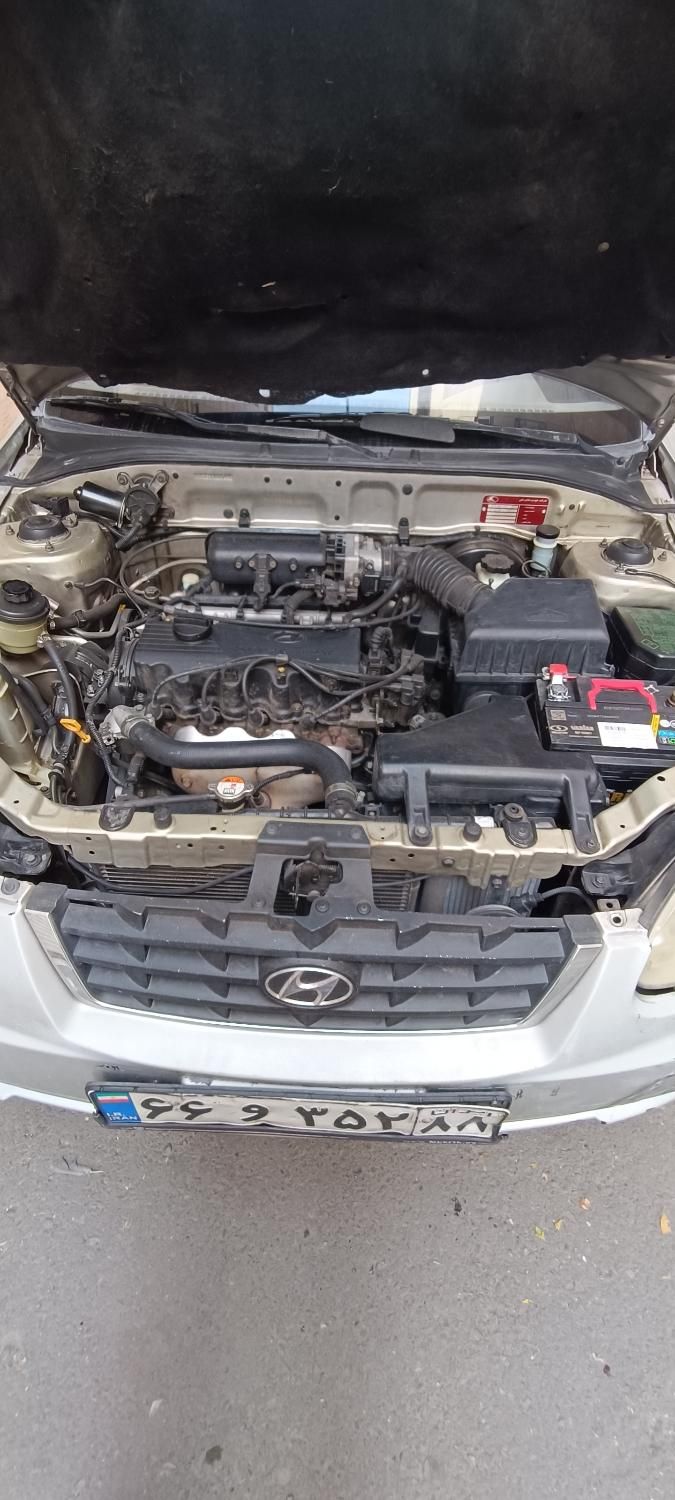 هیوندای ورنا دنده‌ ای - 2004
