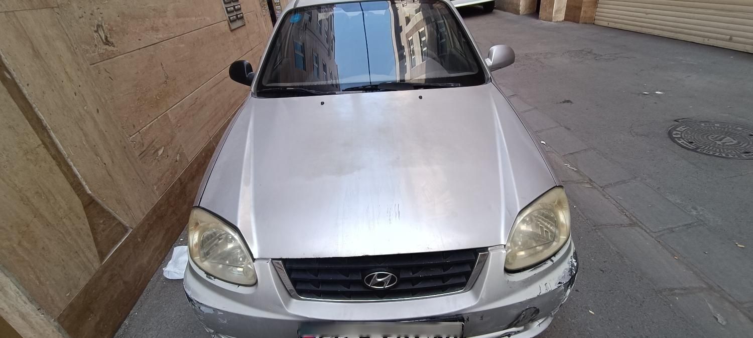 هیوندای ورنا دنده‌ ای - 2004