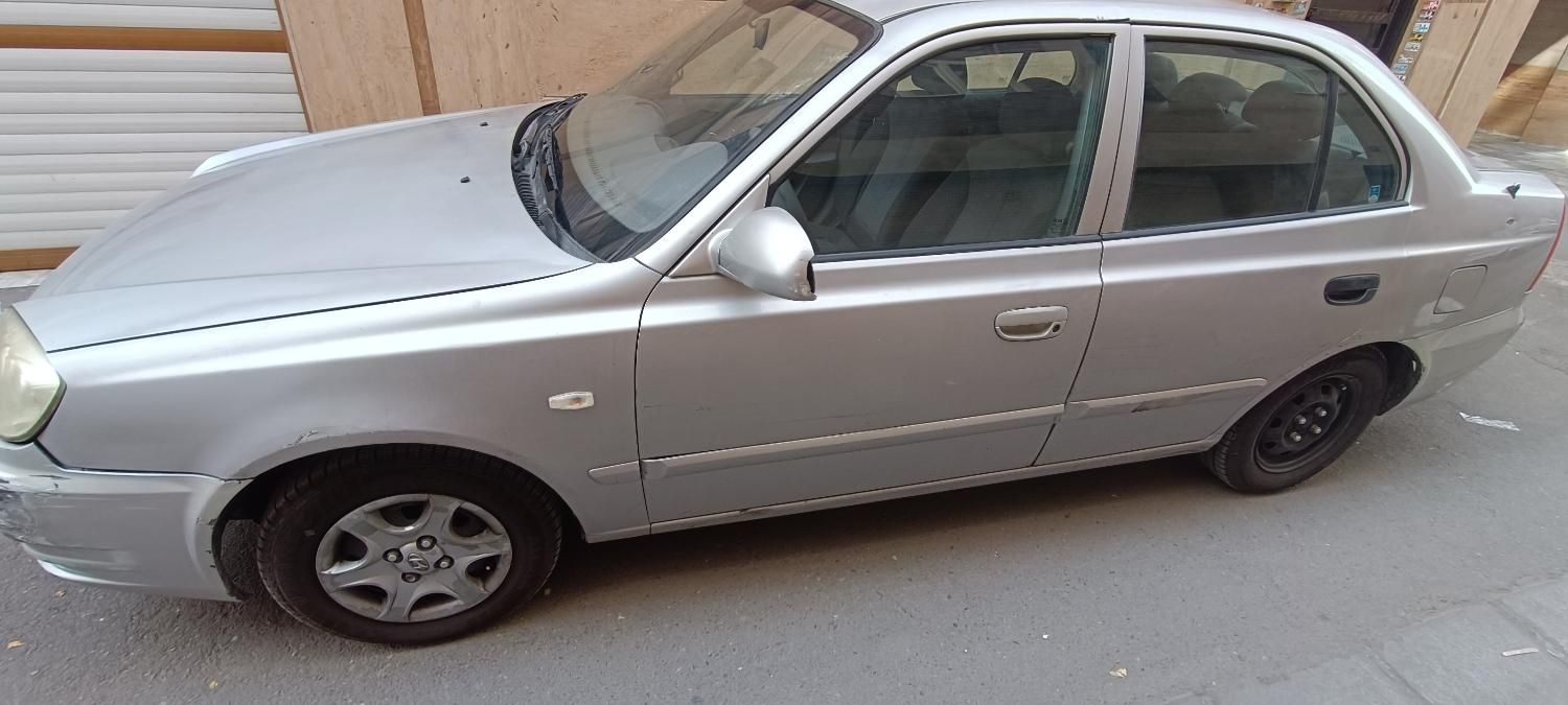 هیوندای ورنا دنده‌ ای - 2004
