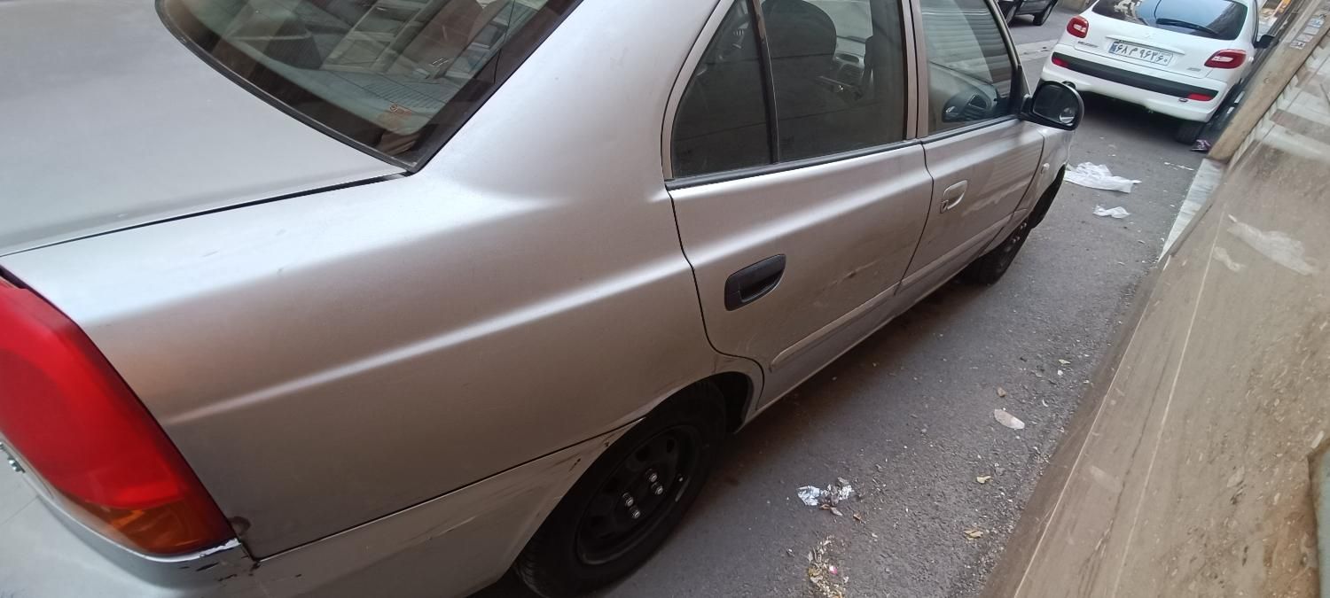 هیوندای ورنا دنده‌ ای - 2004