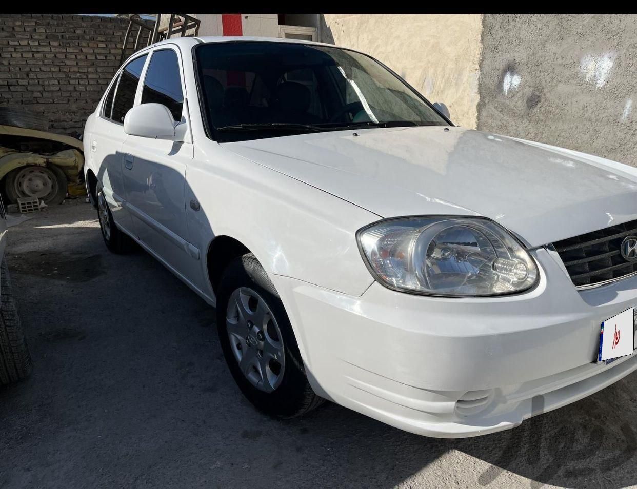 هیوندای ورنا دنده‌ ای - 2004