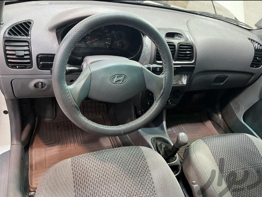 هیوندای ورنا دنده‌ ای - 2004