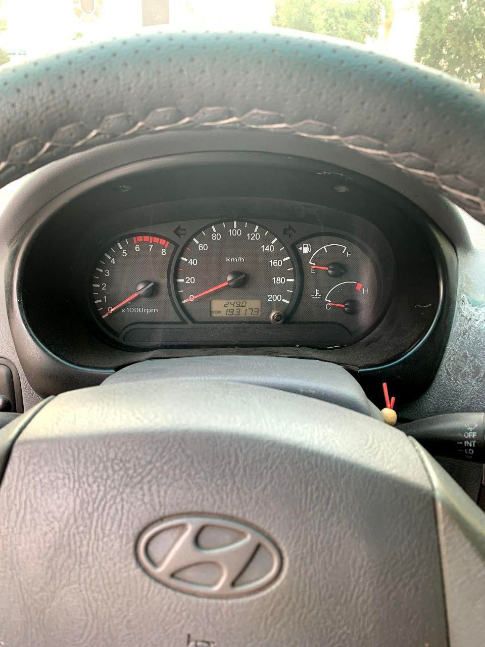 هیوندای ورنا دنده‌ ای - 2004