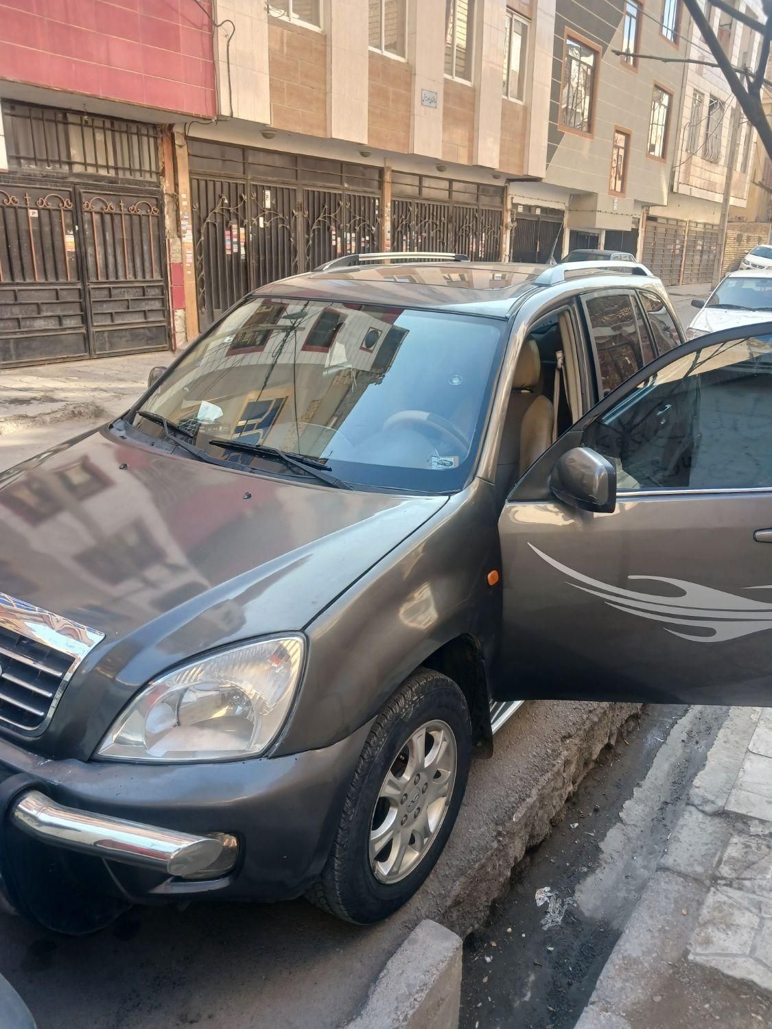 ام وی ام X33 دنده‌ای ساده - 2012