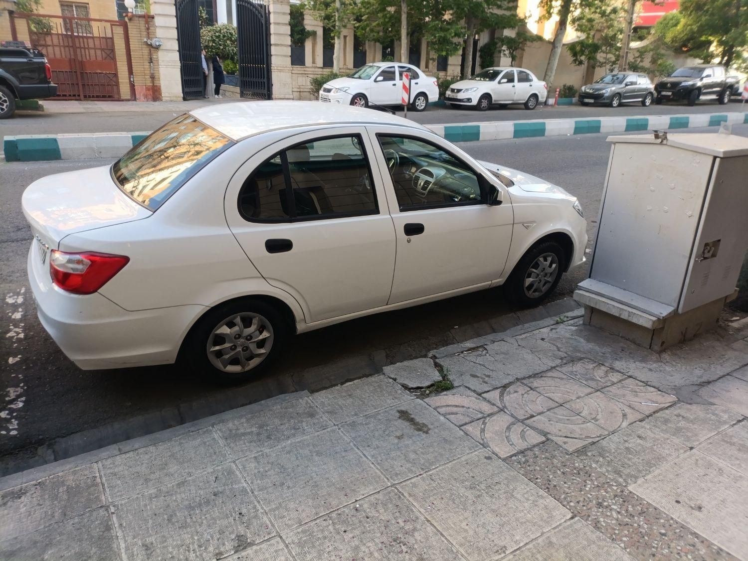 ساینا S دنده ای بنزینی - 1401