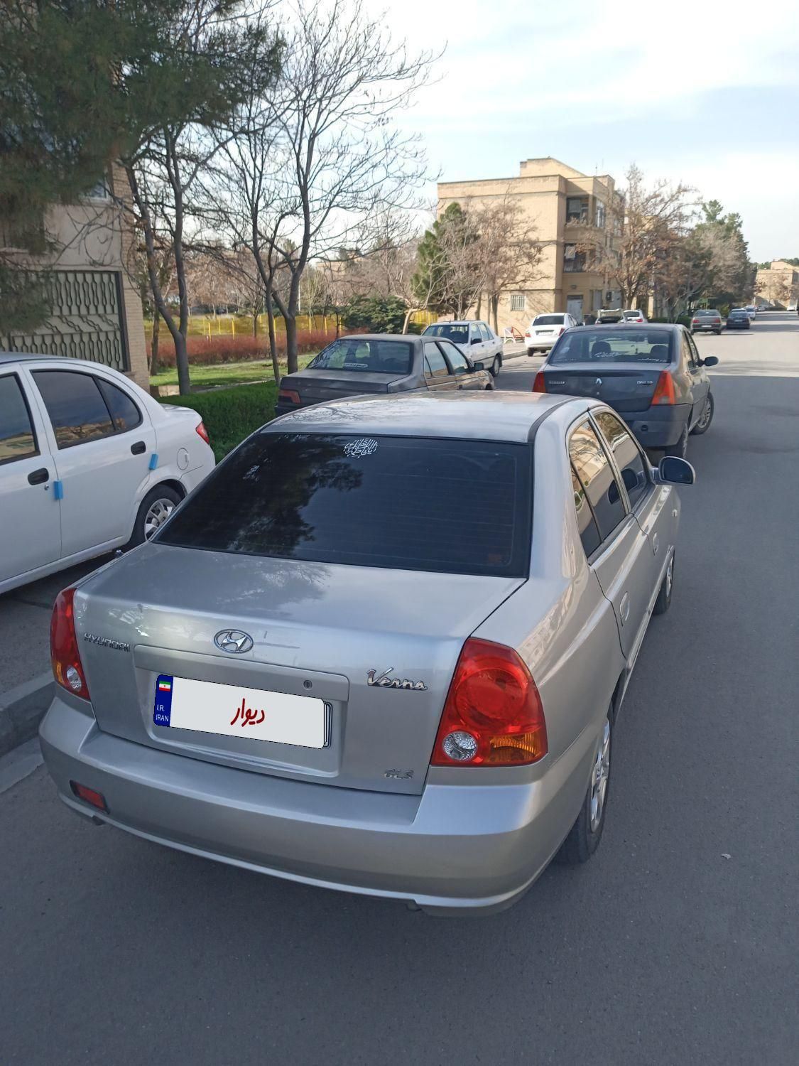 هیوندای ورنا دنده‌ ای - 2004