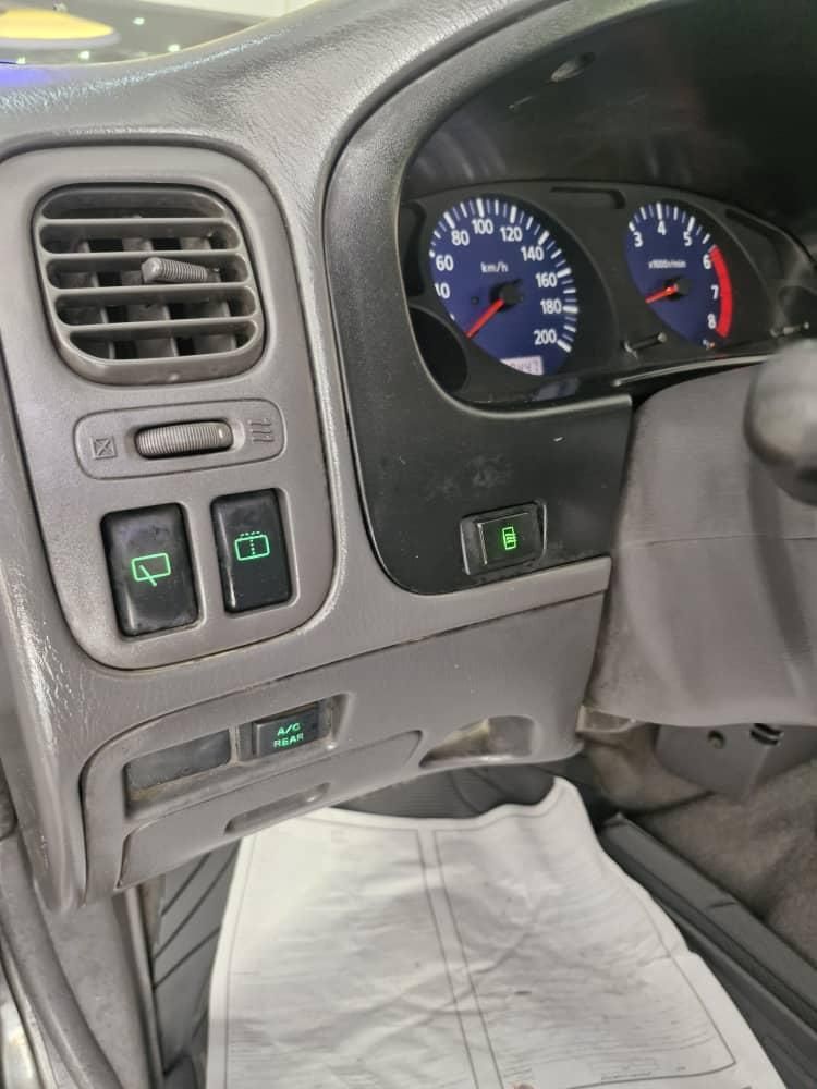 نیسان سرانزا دنده‌ای - 2004