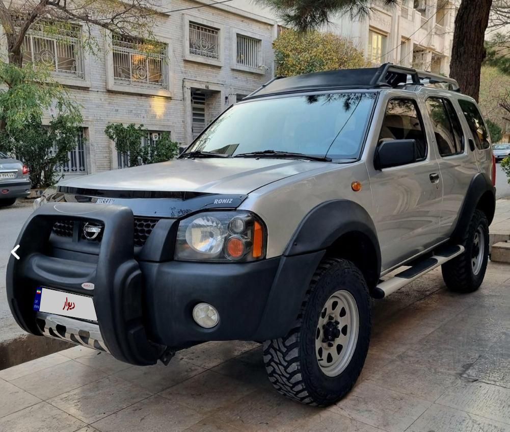 نیسان رونیز دنده‌ای - 2004