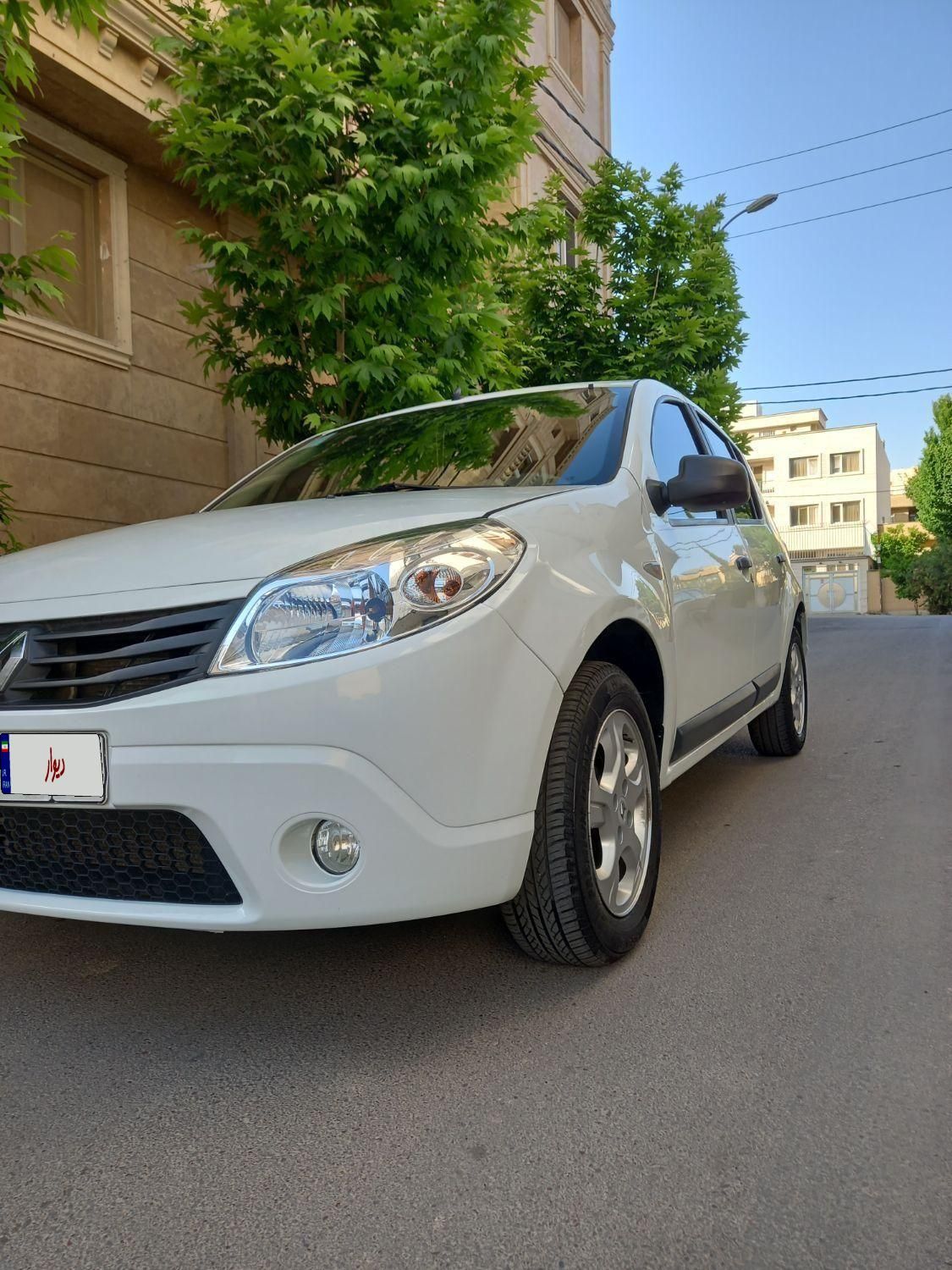 رنو ساندرو دنده ای - 1395