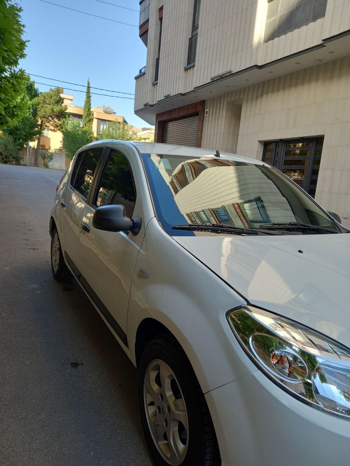 رنو ساندرو دنده ای - 1395