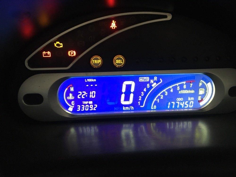 ام وی ام 110 چهار سیلندر اتوماتیک - 2011