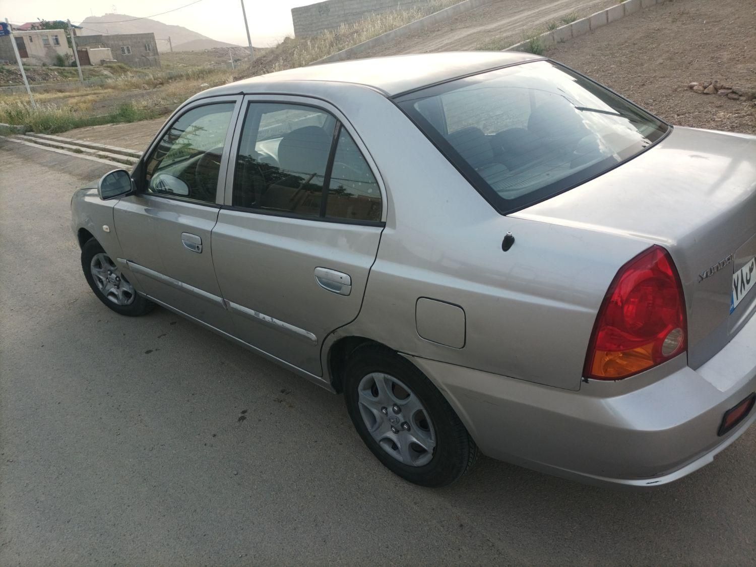 هیوندای ورنا دنده‌ ای - 2004