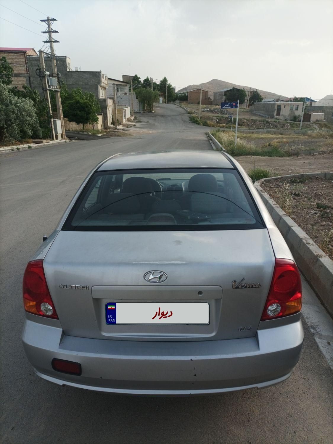 هیوندای ورنا دنده‌ ای - 2004