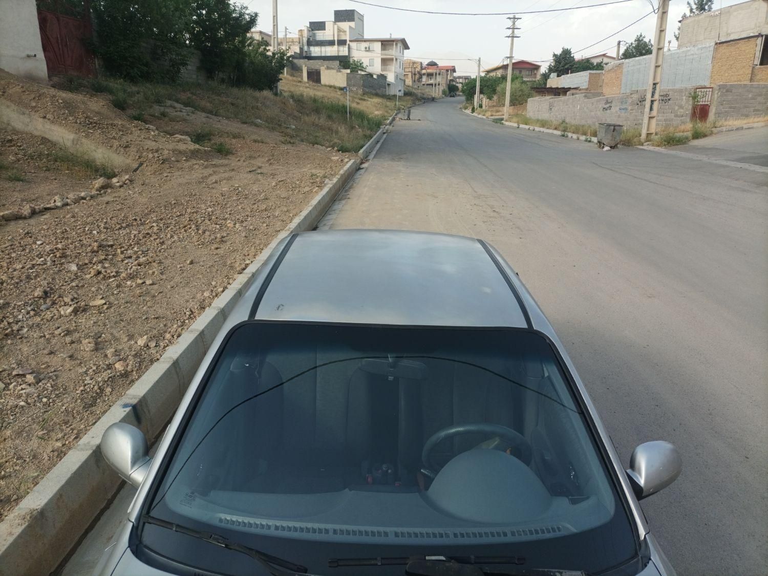 هیوندای ورنا دنده‌ ای - 2004