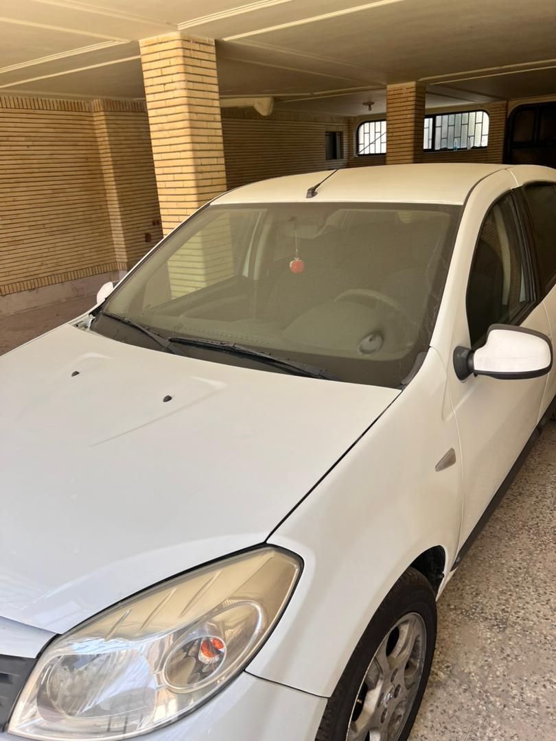 رنو ساندرو اتوماتیک - 1394