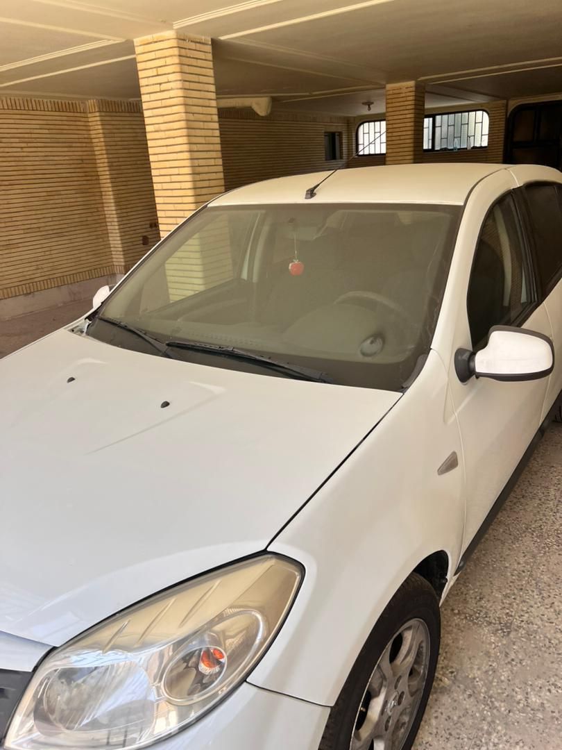 رنو ساندرو اتوماتیک - 1394