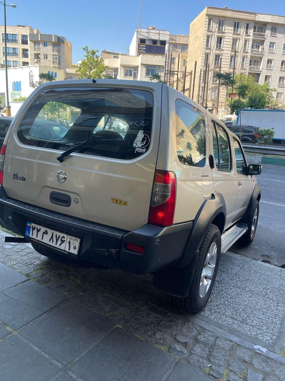 نیسان رونیز دنده‌ای - 2007
