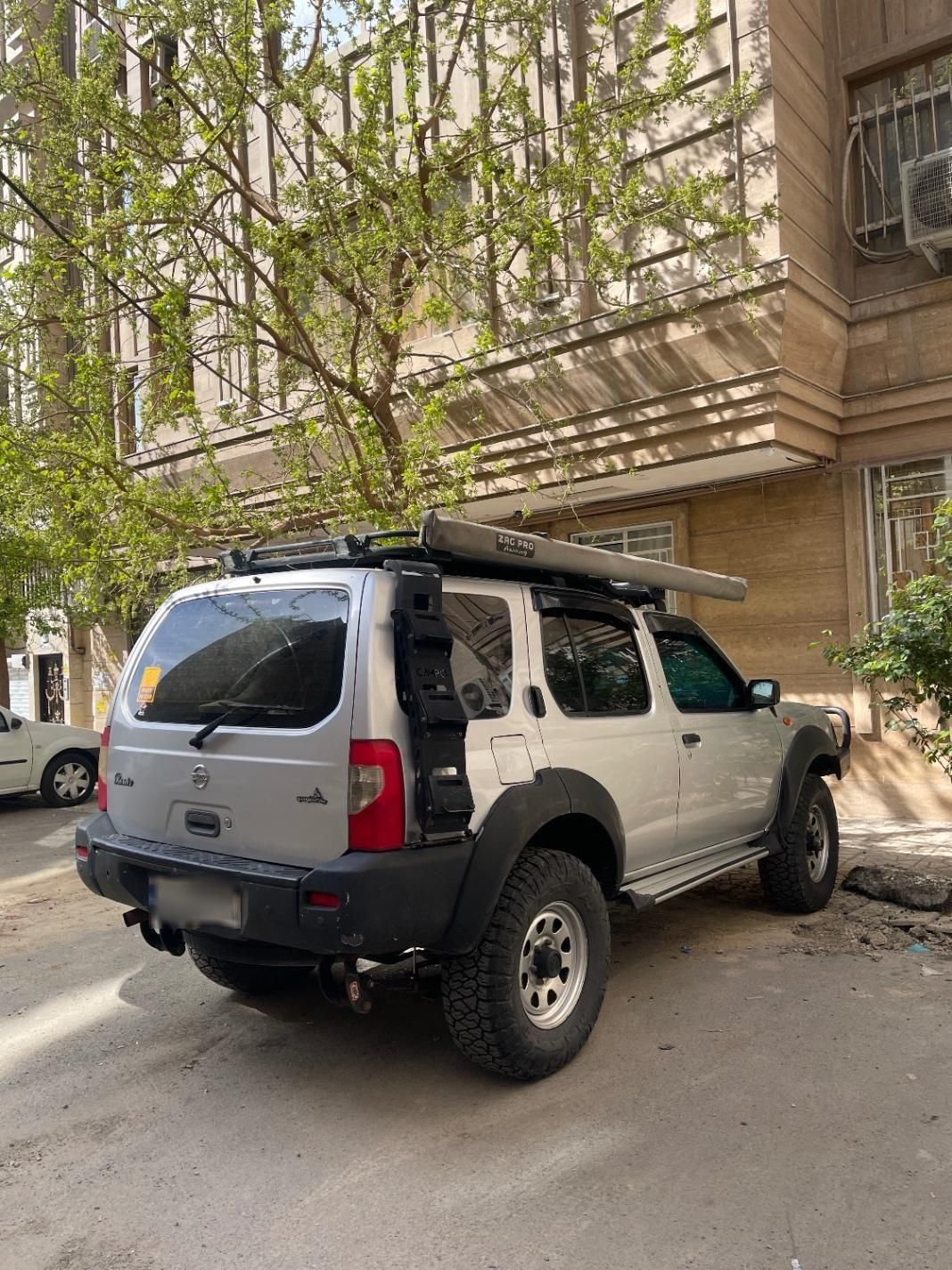 نیسان رونیز دنده‌ای - 2003