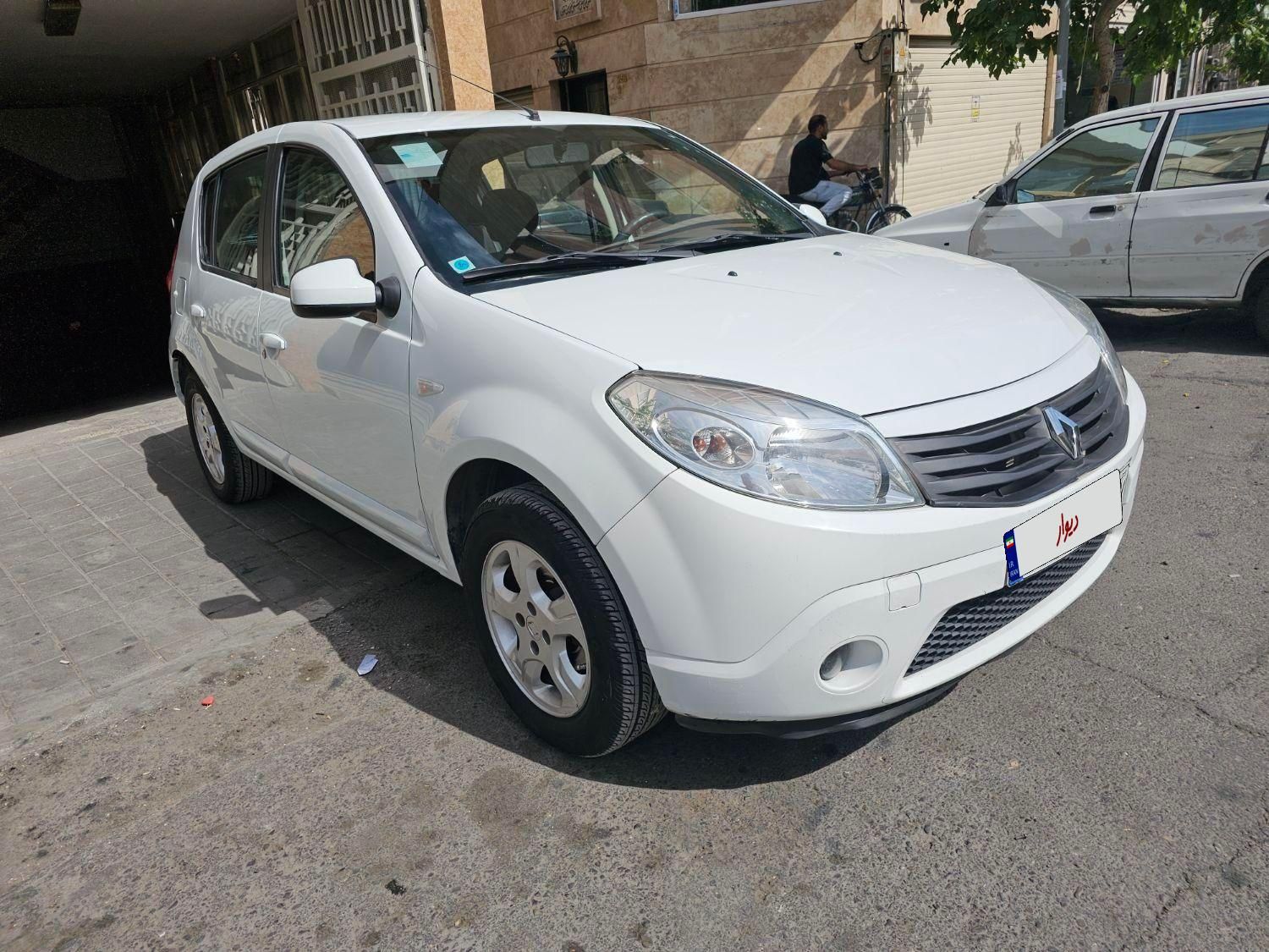 خودرو رنو، ساندرو آگهی ann_17922708
