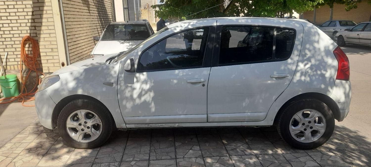 رنو ساندرو اتوماتیک - 1397