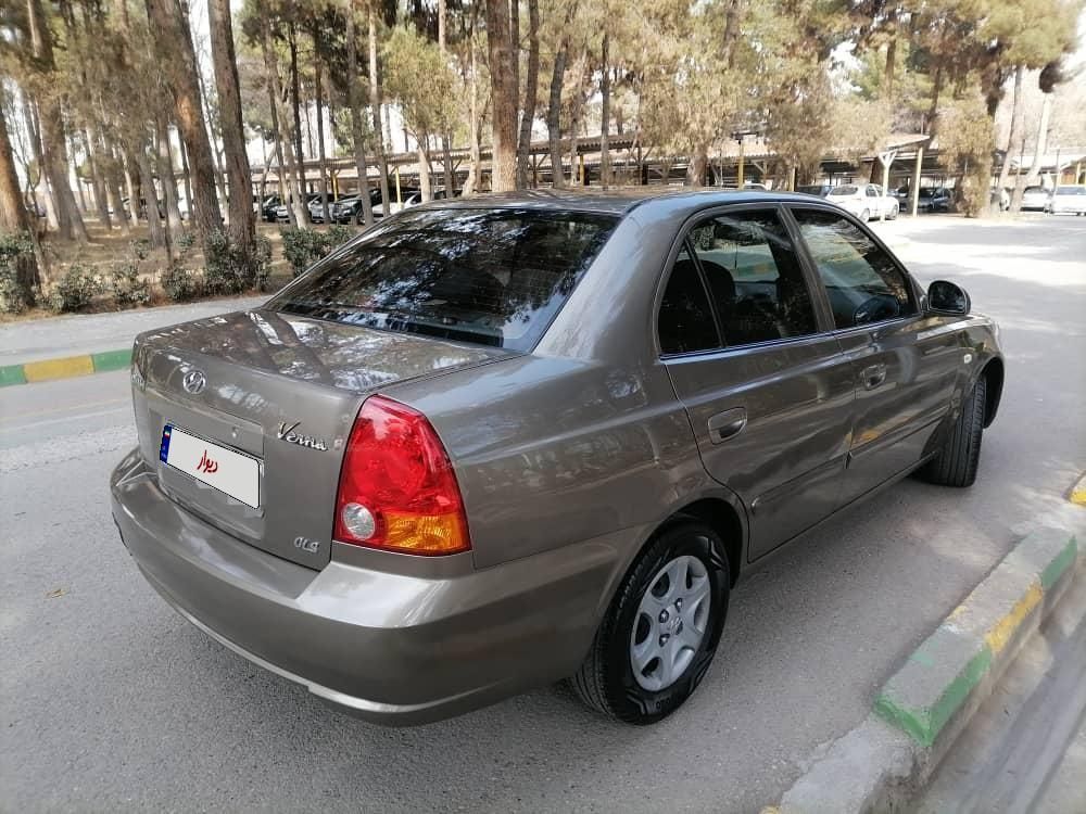 هیوندای ورنا دنده‌ ای - 2006