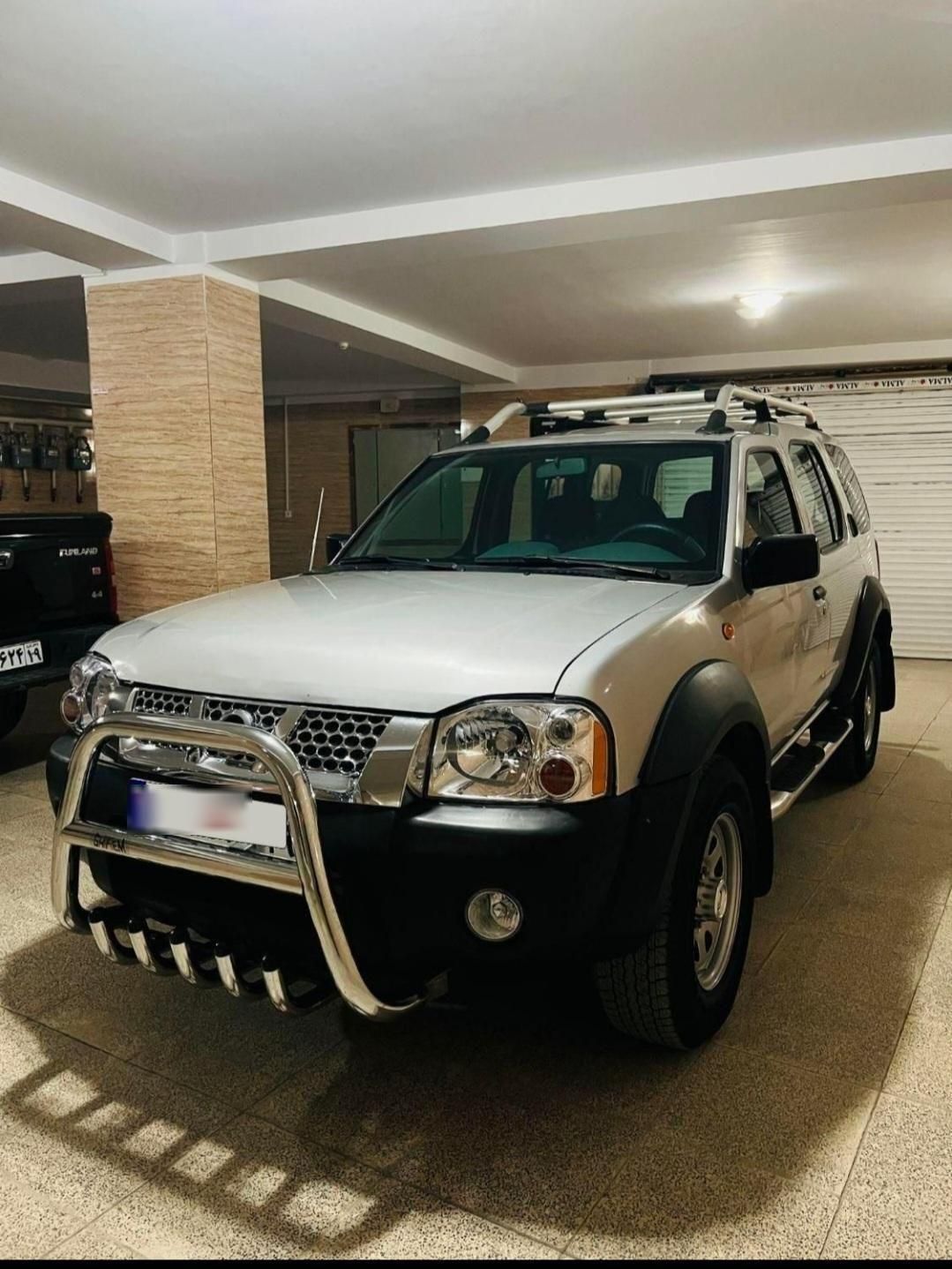 نیسان رونیز دنده‌ای - 2005