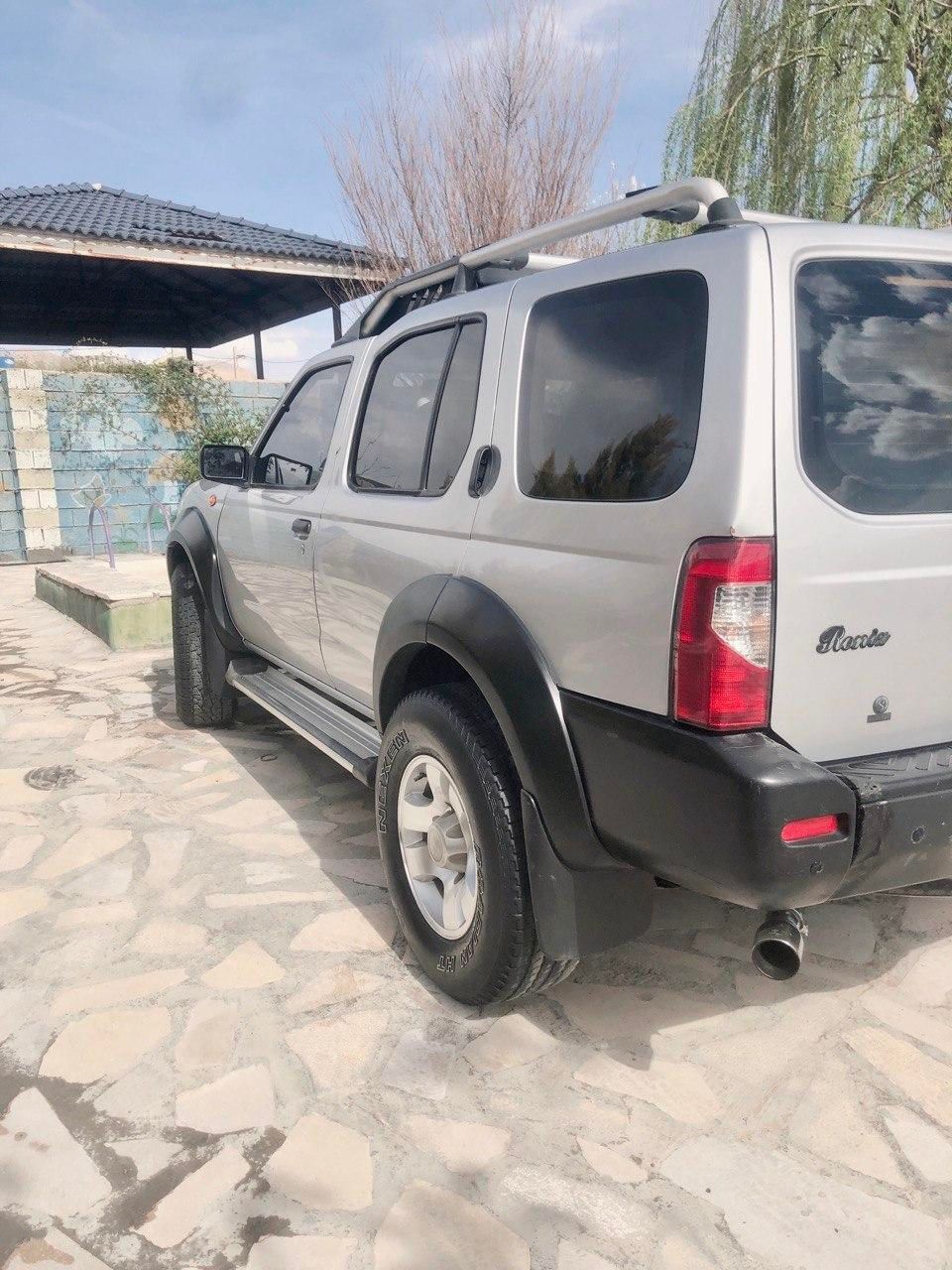 نیسان رونیز دنده‌ای - 2004
