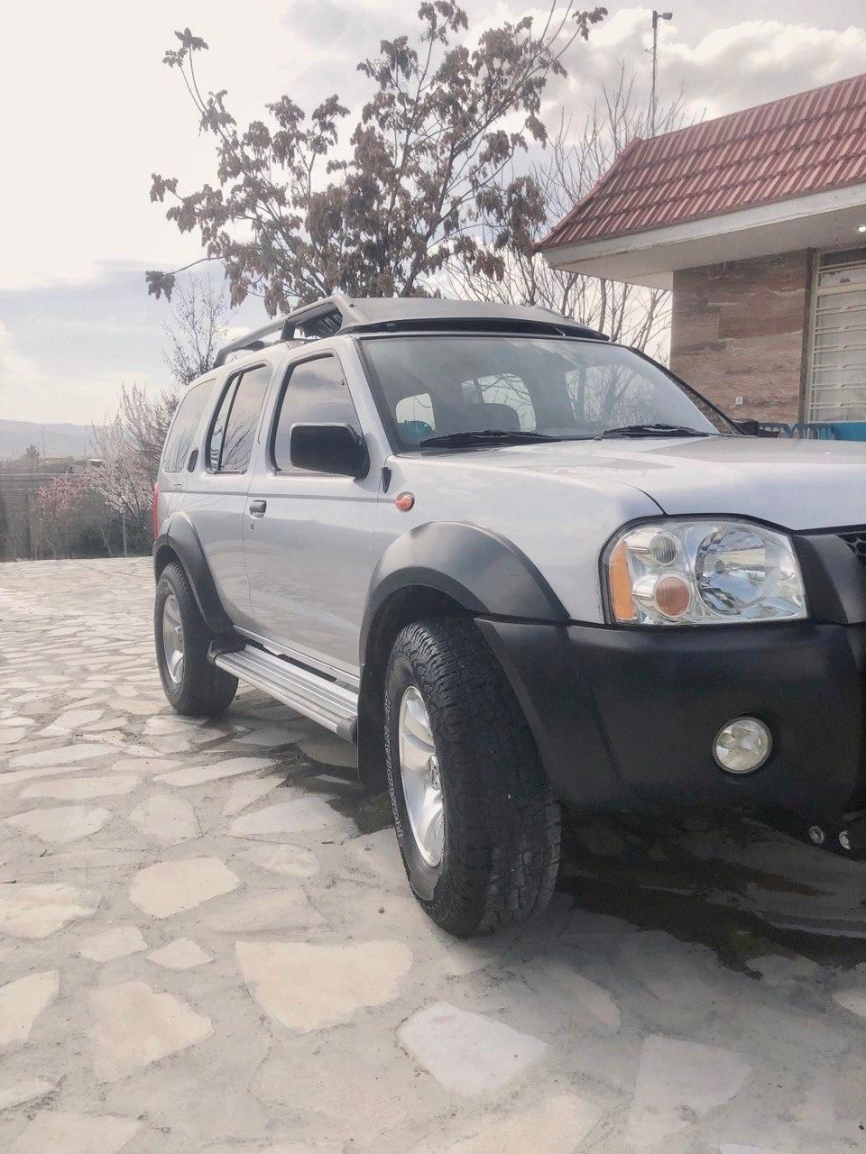 نیسان رونیز دنده‌ای - 2004