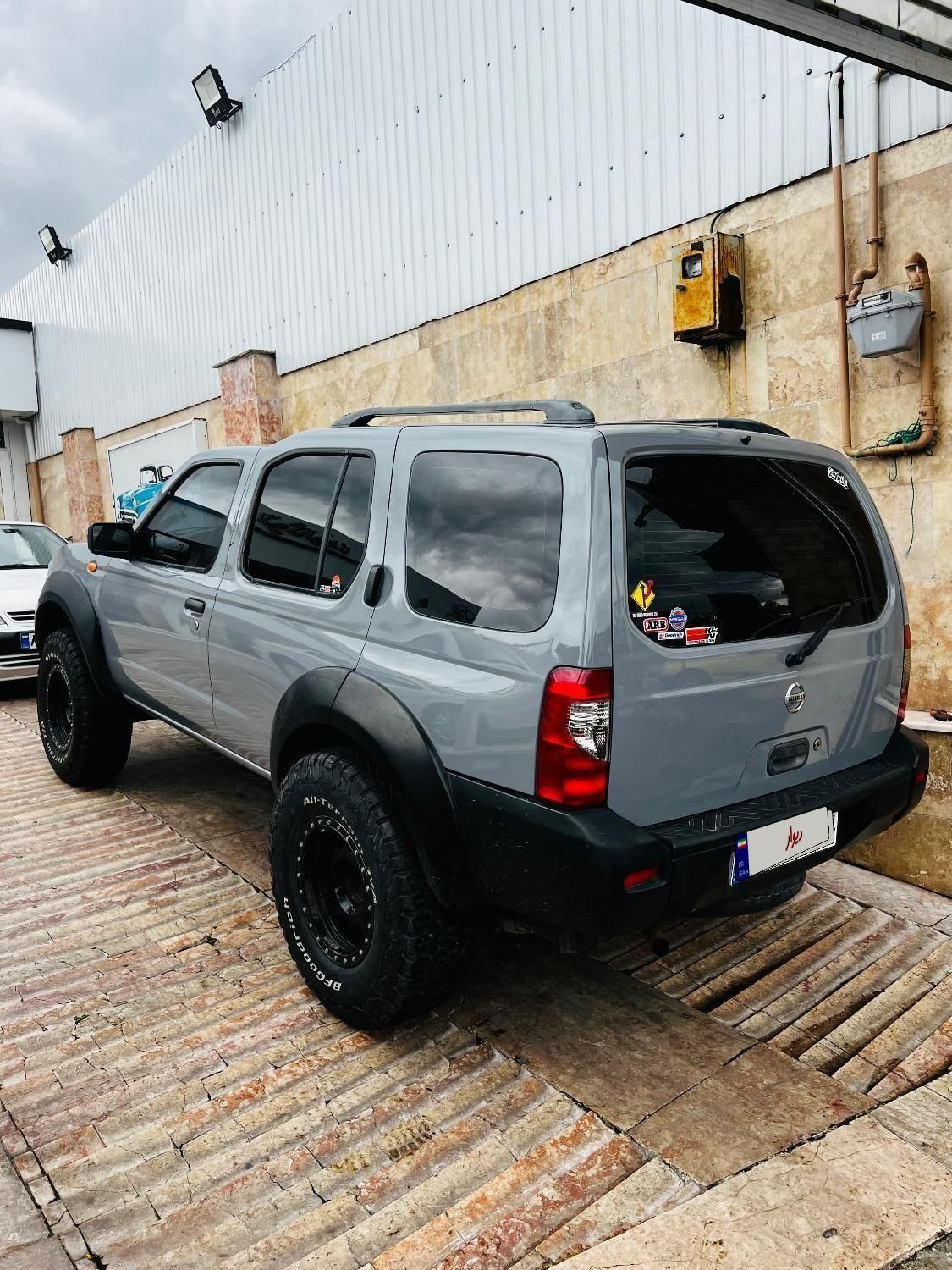 نیسان رونیز دنده‌ای - 2008