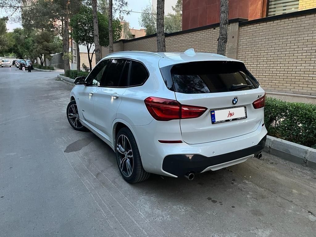 ب ام و X1 25 - 2017