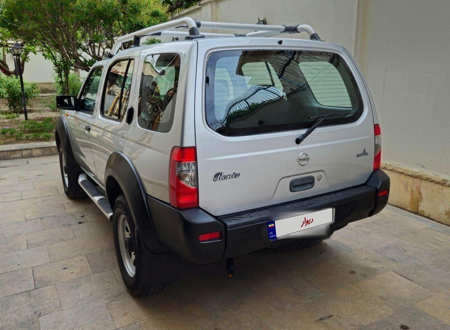 نیسان رونیز دنده‌ای - 2005